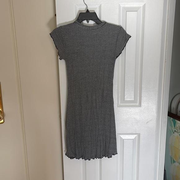 Scalloped Edge Shift Dress - Picture 3 of 3